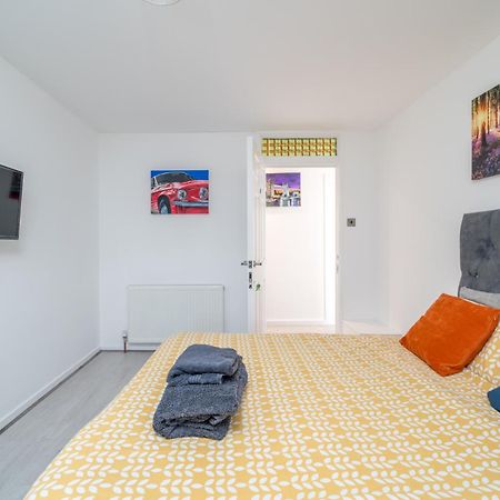 Private Room In London Enfield With Parking Extérieur photo