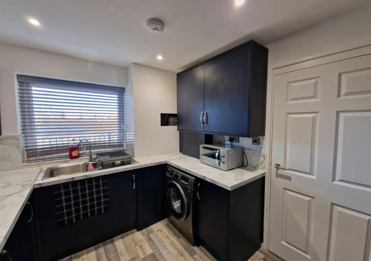 Private Room In London Enfield With Parking Extérieur photo
