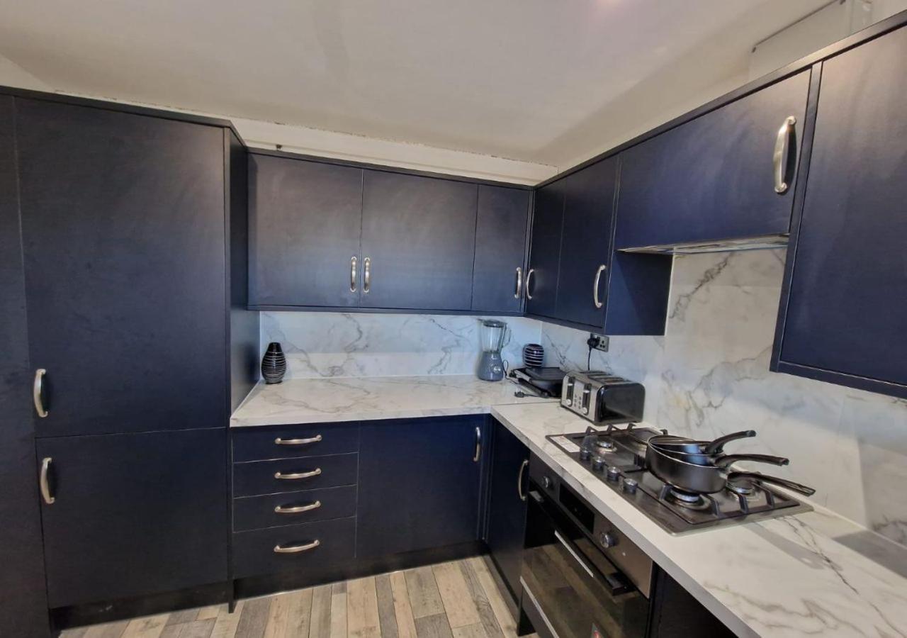 Private Room In London Enfield With Parking Extérieur photo