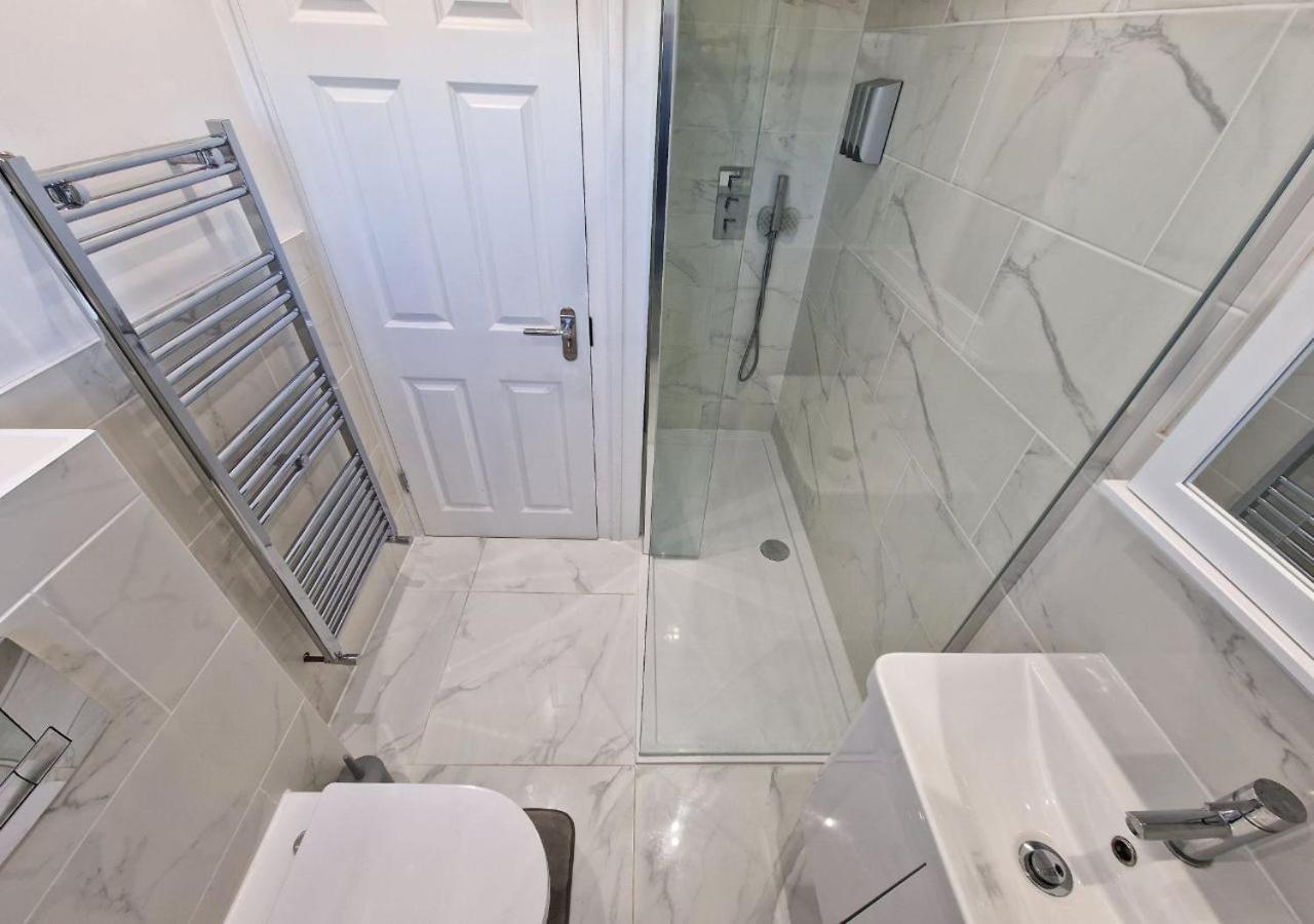 Private Room In London Enfield With Parking Extérieur photo