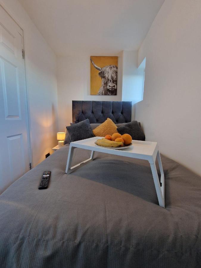 Private Room In London Enfield With Parking Extérieur photo