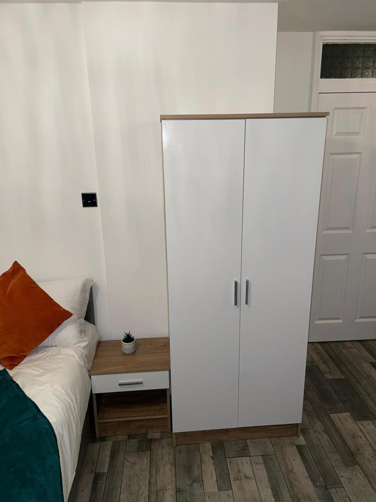 Private Room In London Enfield With Parking Extérieur photo