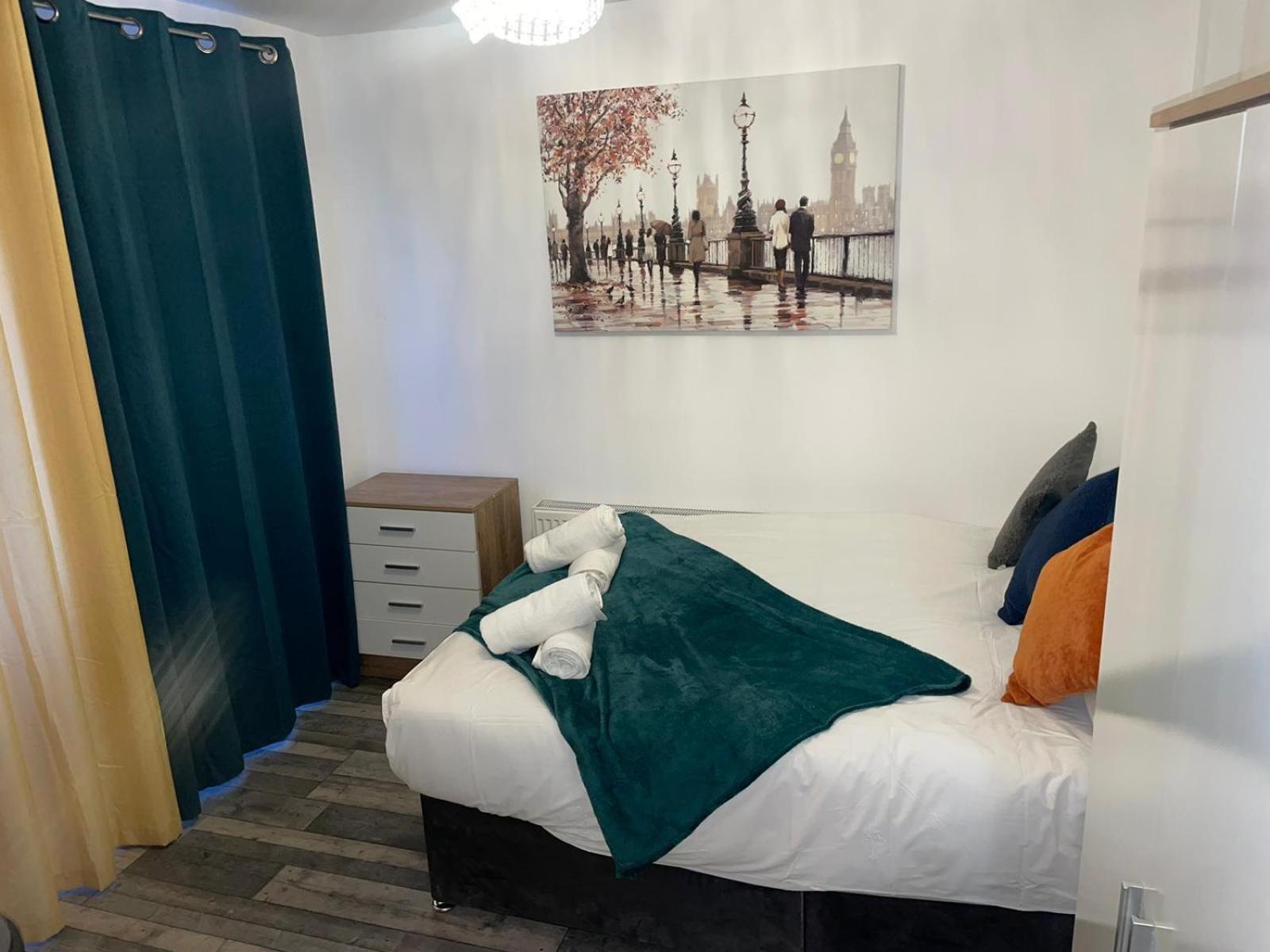 Private Room In London Enfield With Parking Extérieur photo
